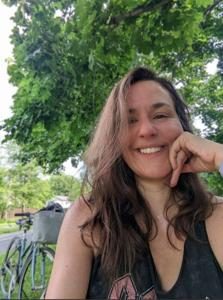 Thais personal 2_223x300